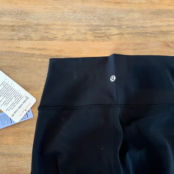 NWT Lululemon Black Wunder Under Crop. - Picture 5 of 7